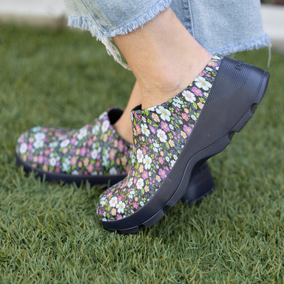 Women's Garden Grove Clog#color_twilight-floral