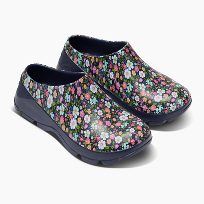 Adult Twilight Floral Garden Grove Clog#color_twilight-floral