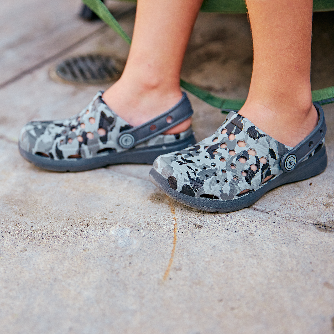 Grey Camo Kids Active Clog#color_grey-camo